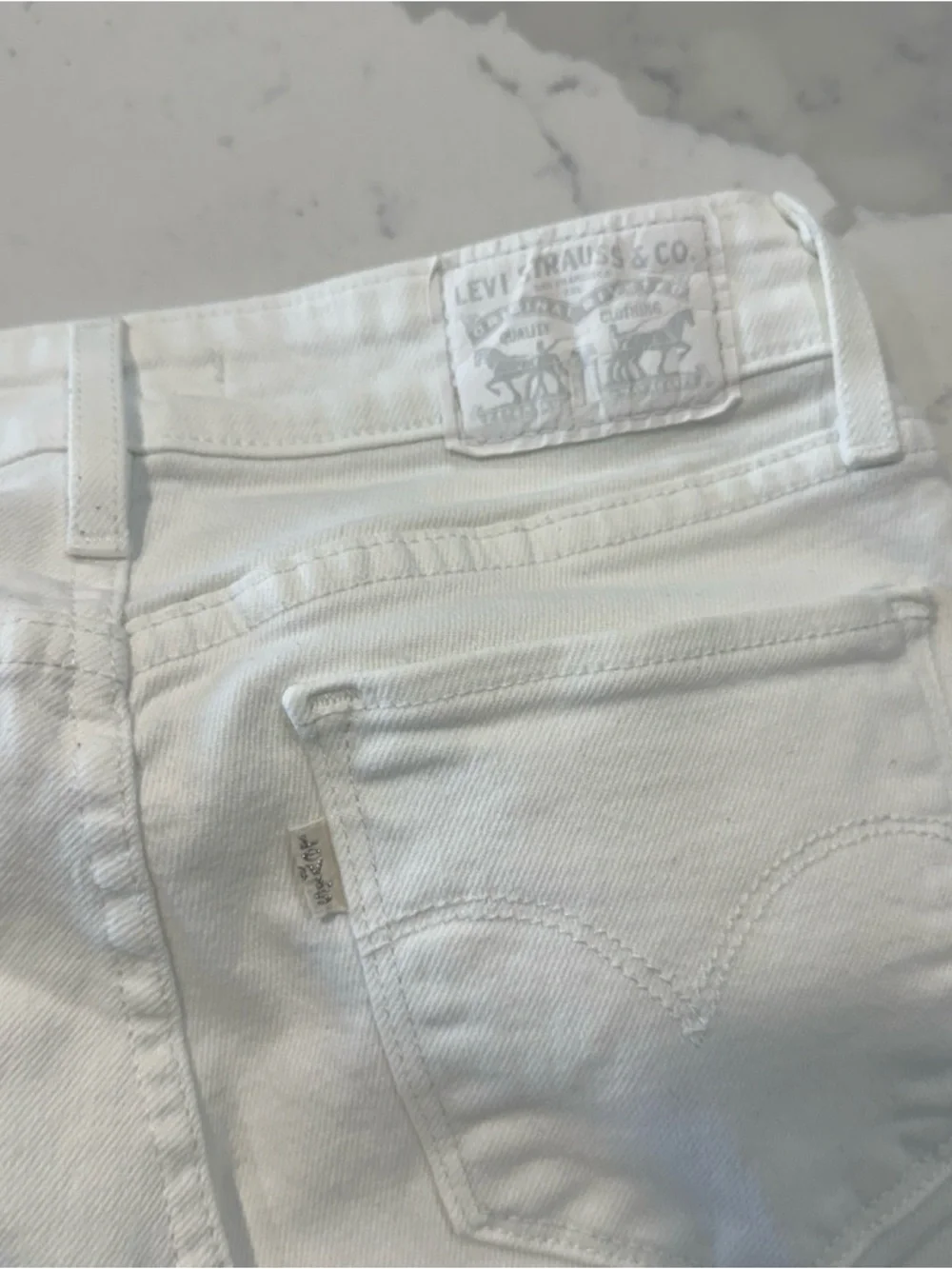 Levi’s 712 Slim White Jeans Size 26 High Rise Slim Straight Denim - Picture 6 of 8